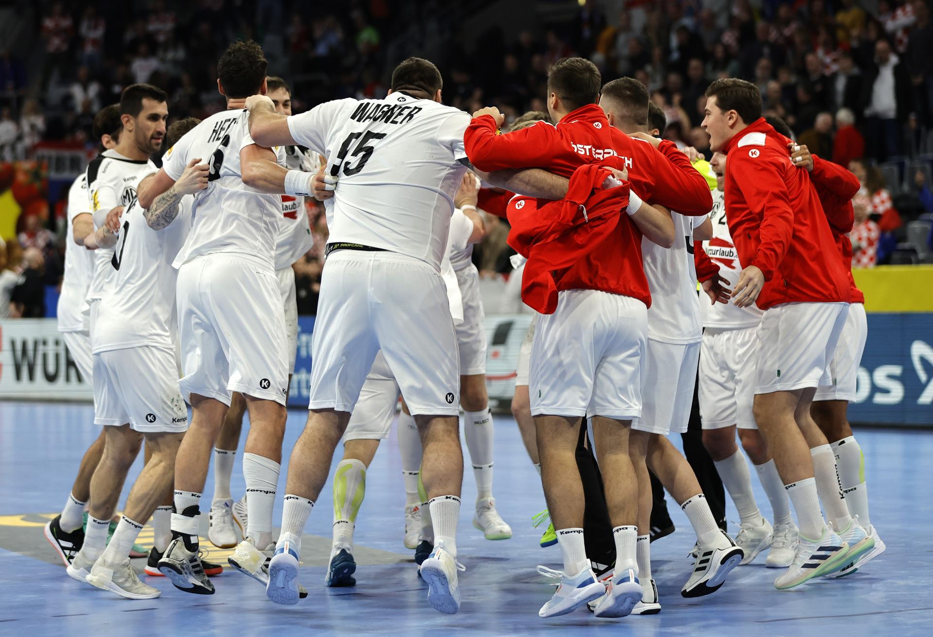 Austria celebra su victoria contra Croacia en el Europeo de Alemania. EFE/EPA/RONALD WITTEK
