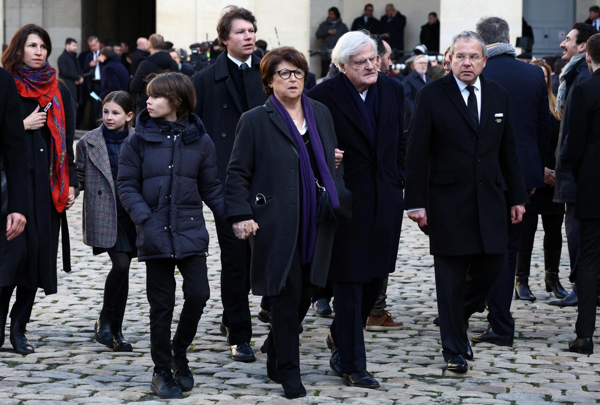 Emmanuel Macron, rindió hoy un último homenaje a Jacques Delors, que durante diez años fue presidente de la Comisión Europea (1985-1995), en un acto solemne en París al que acudieron una decena de mandatarios europeos en el que subrayó su impronta como reconciliador. 
 EFE/EPA/STEPHANIE LECOCQ / POOL MAXPPP OUT
