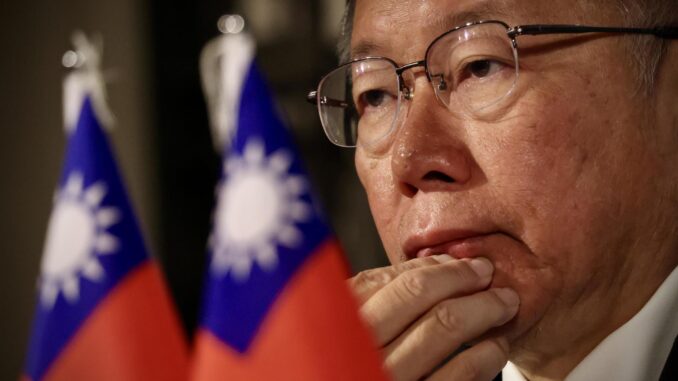 El candidato presidencial del Partido Popular de Taiwán (TPP), Ko Wen-je, durante una conferencia de prensa en Taipei, Taiwán, el 12 de enero de 2024. EFE/EPA/RITCHIE B. TONGO
