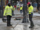 Obreros de la construcción trabajan en una calle en el centro de la capital, este jueves. La Seguridad Social ha perdido en enero 215.047 afiliados de media tras el fin de la campaña navideña, mientras que el paro registrado ha repuntado en 70.744 personas en un mes habitualmente malo para el mercado laboral. Según ha informado este jueves el Ministerio de Inclusión, Seguridad Social y Migraciones, la caída de enero es similar a la de otros arranques del año y deja el total en 20.081.224 afiliados, 10.638.367 hombres y 9.442.857 mujeres, 454.063 más que hace un año. EFE/ Eduardo Oyana