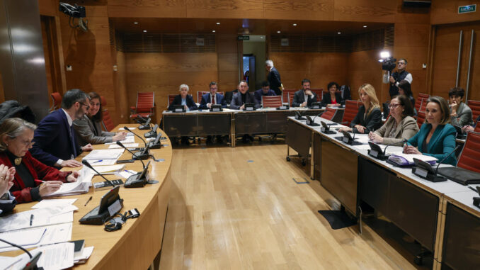 Imagen de la reunión de la semana pasada de la Comisión de Justicia del Congreso. EFE/J.J. Guillén
