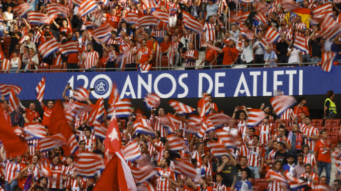 Aficionados del Atlético de Madrid en el Metropolitano, en una foto de archivo. EFE/ Juan Carlos Hidalgo
