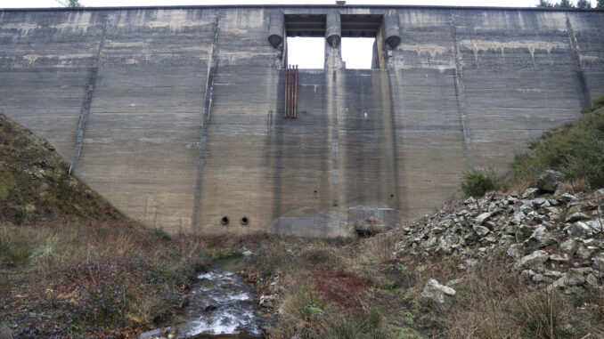 Fotografía de archivo de la presa de Artikutza, ubicada en Navarra. EFE/JJ Guillén
