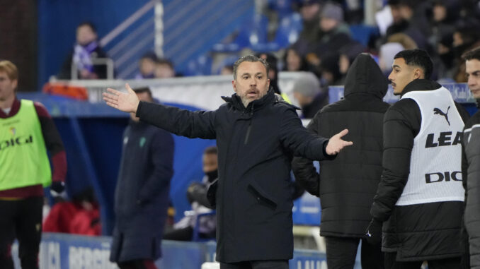 El técnico del Cádiz, Sergio González, en Mendizorrotza. EFE/Adrián Ruiz Hierro
