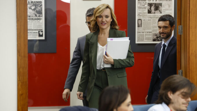 La ministra de Educación, Formación Profesional y Deportes y portavoz del Gobierno, Pilar Alegría al término de la reunión del Consejo de Ministros este martes en Madrid. EFE/Zipi
