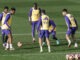 Los jugadores del Real Madrid Bellingham (2i), Mendy (3i) y Rodrygo (i) participan en un rondo del entrenamiento del equipo en Valdebebas. EFE/ Mariscal