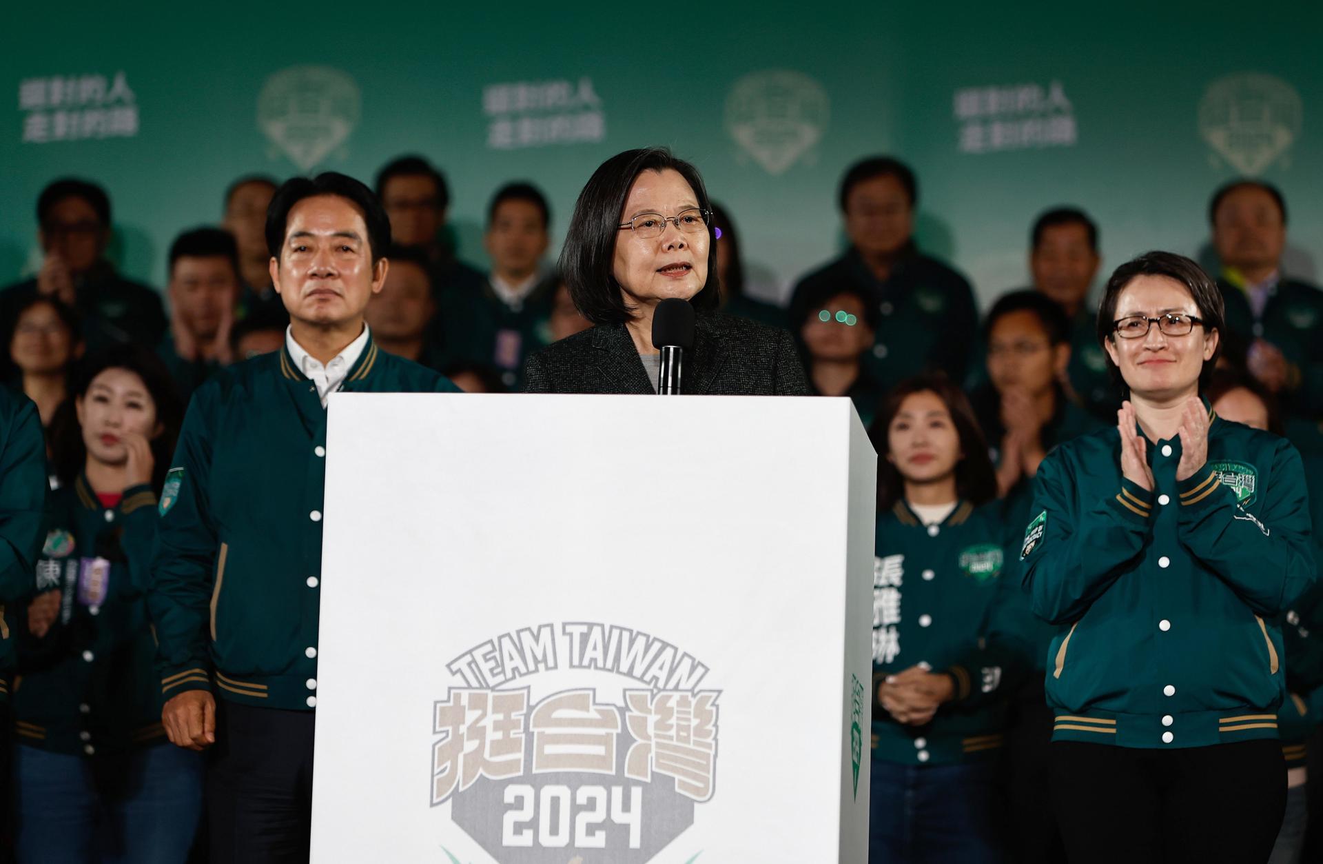 La actual presidenta de Taiwán, Tsai Ing-wen (C). EFE/EPA/DANIEL CENG
