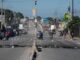 Fotografía de archivo de una calle bloqueada en Puerto Príncipe (Haití) por culpa de la violencia. EFE/ Johnson Sabin
