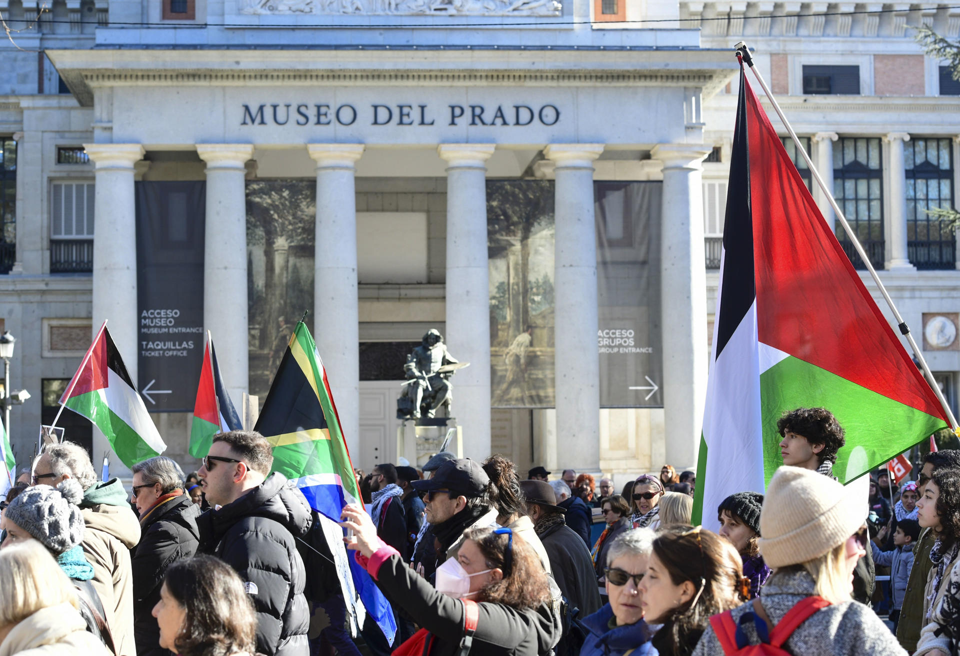 Manifestación este sábado en Madrid convocada por Red Solidaria contra la Ocupación de Palestina (RESCOP). EFE/ Víctor Lerena
