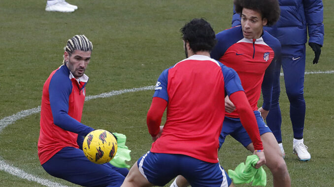 De Paul, Witsel y Hermoso, en el entrenamiento.-EFE/ J.P. Gandul
