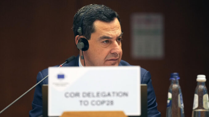 El presidente de la Junta de Andalucía, Juanma Moreno, en el  pleno del Comité Europeo de las Regiones (CdR), celebrado este jueves en el Parlamento Europeo de Bruselas, donde ha defendido el papel protagonista que deben tener los gobiernos regionales y locales en la lucha contra el cambio climático, con el ejemplo de Andalucía, en una "grave sequía". EFE/ Junta de Andalucía//SOLO USO EDITORIAL/SOLO DISPONIBLE PARA ILUSTRAR LA NOTICIA QUE ACOMPAÑA (CRÉDITO OBLIGATORIO)//
