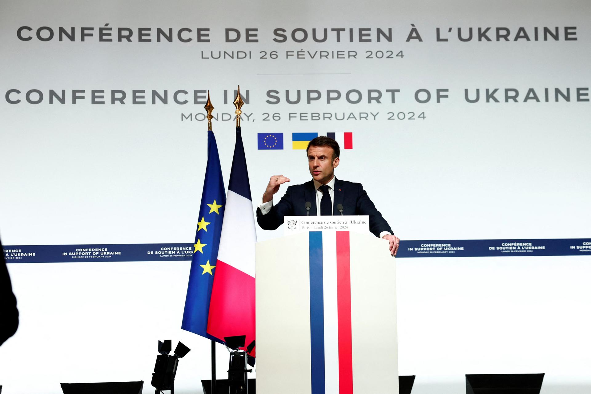 El presidente de Francia, Emmanuel Macron, habla durante una conferencia de prensa en el Palacio del Elíseo, en París (Francia), este 26 de febrero de 2024. EFE/EPA/Gonzalo Fuentes/Pool
