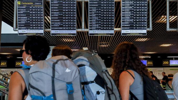 Imagen de archivo de una terminal de facturación del aeropuerto madrileño Adolfo Suárez- Madrid Barajas. EFE/Luis Millán
