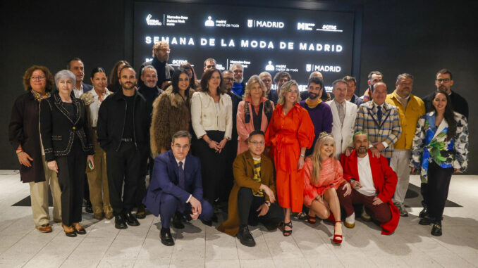 Foto de familia de los asistentes a la presentación de la Semana de la Moda en Madrid, este miércoles. La Semana de la Moda de Madrid se celebrará del 15 al 19 de Febrero. EFE/ J P Gandul
