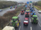 El convoy de agricultores de un sindicato minoritario que intentaba bloquear el mercado mayorista de Rungis, al sur de París, ha abandonado su objetivo y volverá a casa cuando se libere a los 91 detenidos que hubo ayer por una operación de intromisión en esas instalaciones.- EFE/Edgar Sapiña Manchado