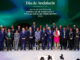 El presidente andaluz, Juanma Moreno (c), y el presidente del Parlamento andaluz, Jesús Aguirre(4i), en foto de familia con los galardonados con las Medallas de Andalucía y las distinciones de Hijo Predilecto de Andalucía. EFE/José Manuel Vidal