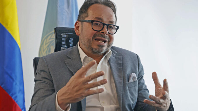 El representante especial del secretario general de la ONU en el país, Carlos Ruiz Massieu, habla con EFE durante una entrevista en Bogotá (Colombia). EFE/ Mauricio Dueñas Castañeda
