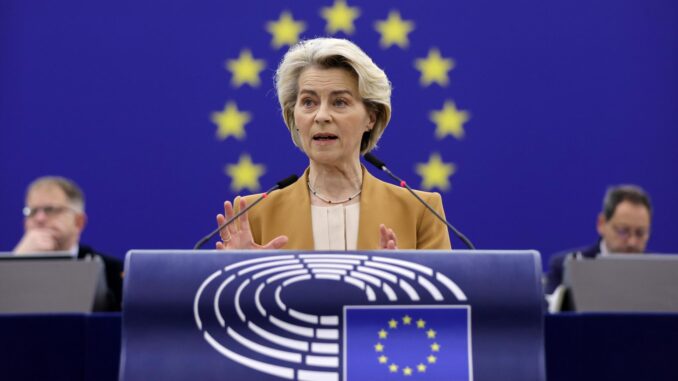 Imagen de archivo de la presidenta de la Comisión Europea, Ursula von der Leyen. EFE/EPA/RONALD WITTEK
