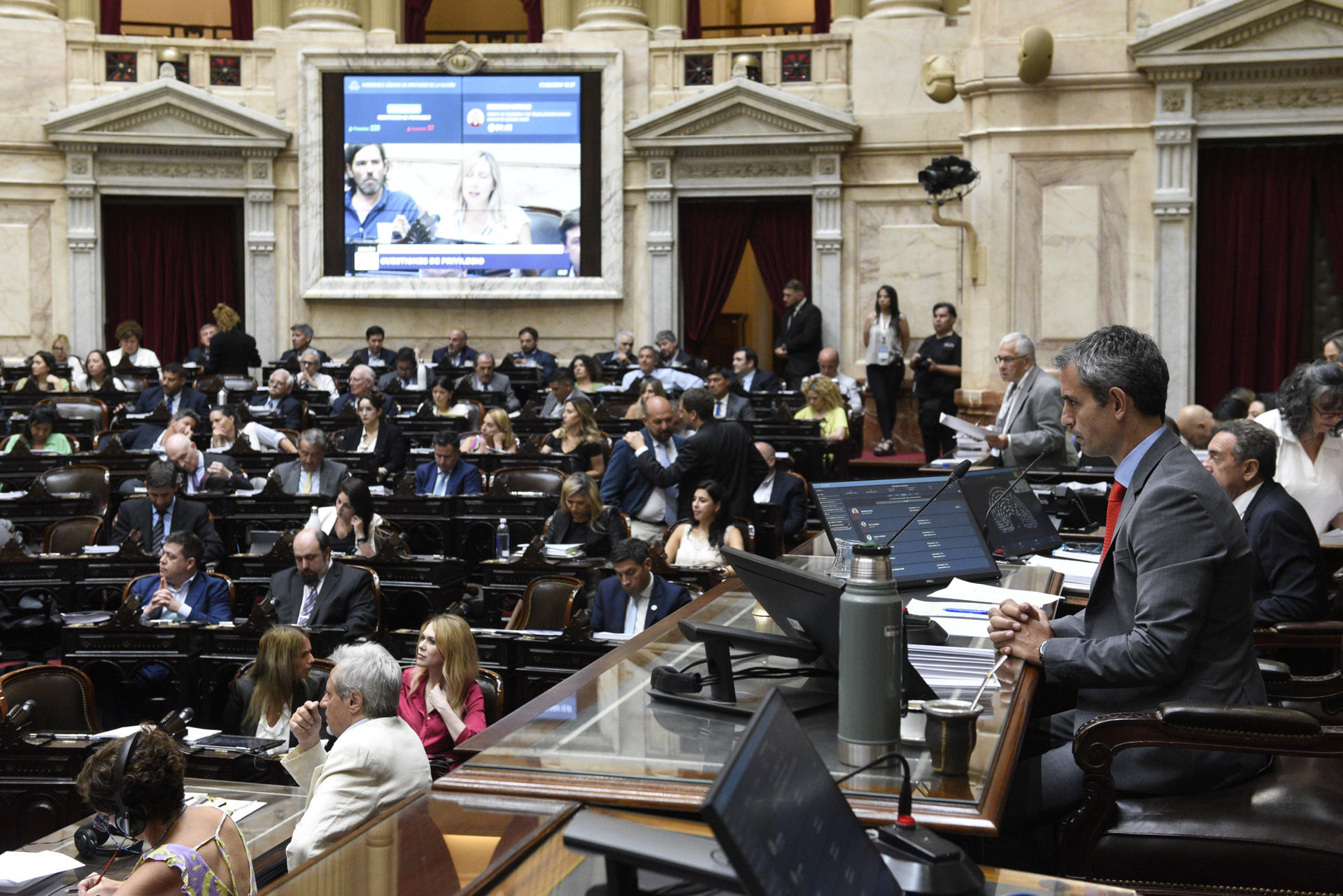 Fotografía cedida por la Cámara de Diputados del presidente de la Cámara de Diputados, el oficialista Martín Menem, durante la sesión en el Congreso hoy, en Buenos Aires (Argentina). EFE/Cámara de Diputados
