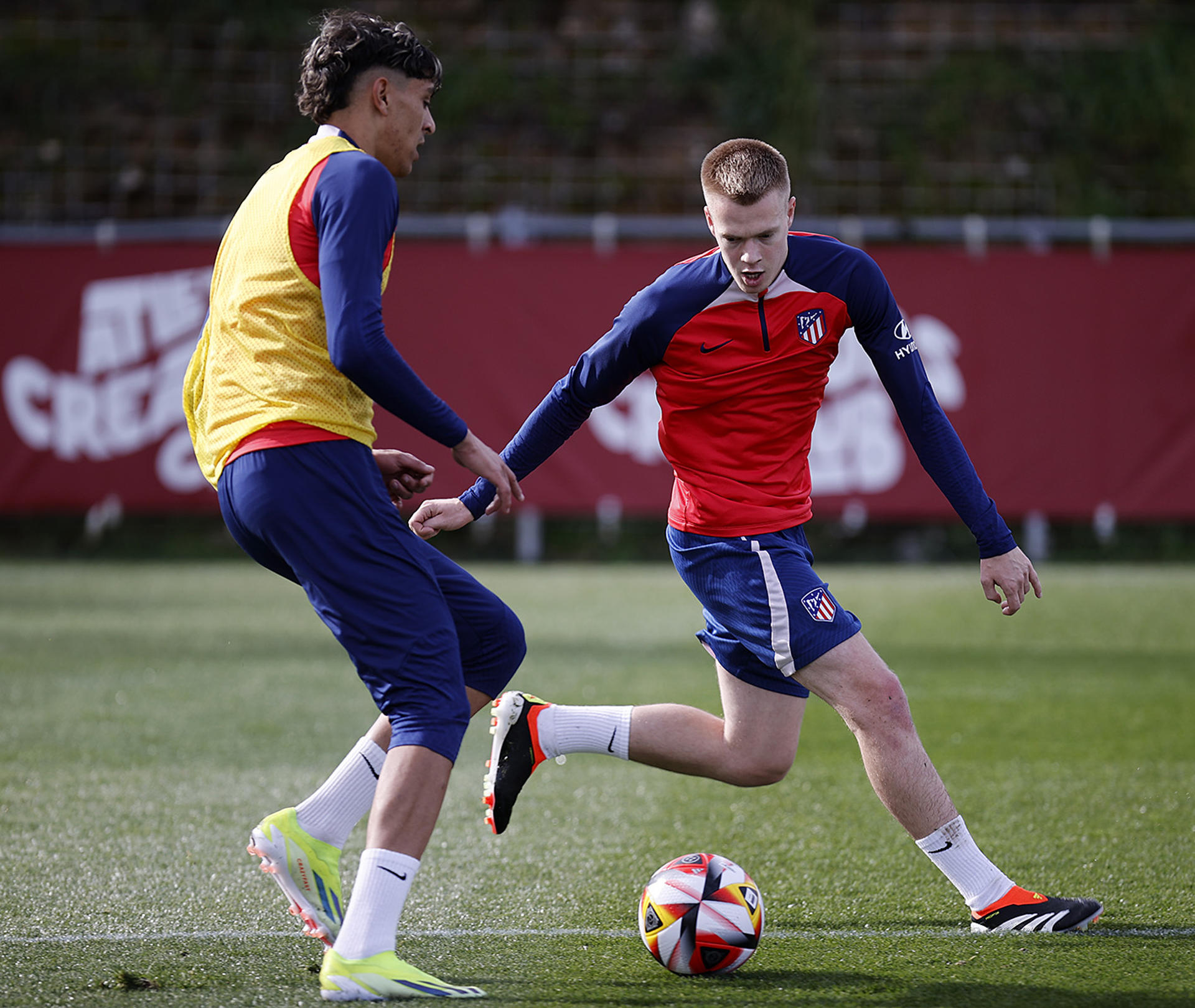 Arthur Vermeeren, durante el entrenamiento de este lunes. EFE/Atlético de Madrid.
