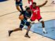 Vince Williams Jr. (i) de Grizzlies disputa un balón con Jae'Sean Tate de Rockets este miércoles, durante un partido de la NBA entre Houston Rockets y Memphis Grizzlies en el estadio FedEx Forum en Memphis, Tennessee (EE.UU.). EFE/ Matthew A. Smith