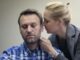 El opositor ruso Alexei Navalny y su mujer, Yulia, en una imagen de archivo. EFE/MAXIM SHIPENKOV