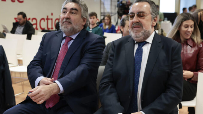 El presidente de la ONCE Miguel Carballeda, y el Secretario de Estado para el Deporte José Manuel Rodríguez Uribes, durante el Media Day del equipo Paralímpico Español París 2024, en Madrid.-EFE/ Zipi Aragón
