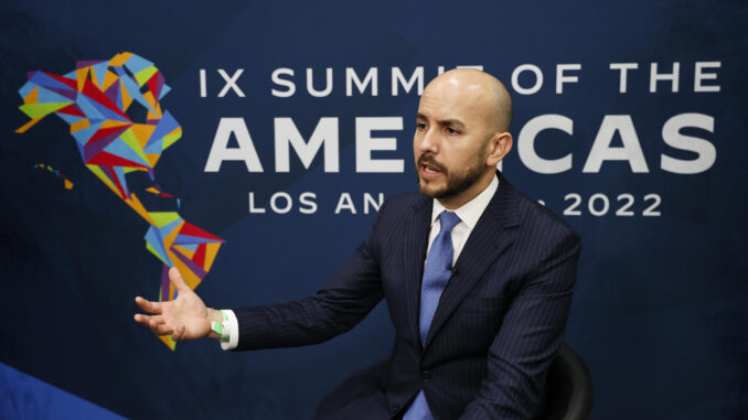 Juan González, el principal asesor del presidente de Estados Unidos, Joe Biden, para Latinoamérica, en una fotografía de archivo. EFE/Alberto Valdés
