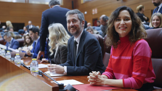 La presidenta de la Comunidad, Isabel Díaz Ayuso, durante el pleno que la Asamblea regional celebra este jueves, con el que comienza un nuevo periodo de sesiones. EFE/ Fernando Alvarado
