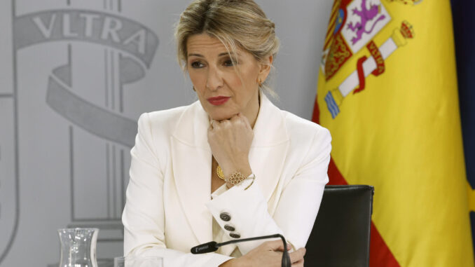 La vicepresidenta segunda y ministra de Trabajo y Economía Social,  Yolanda Díaz, ofrece una rueda de prensa después de la reunión del consejo de ministros este martes en Madrid. EFE/ J.J. Guillén
