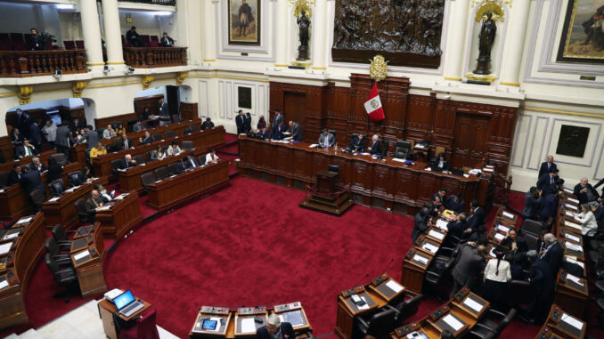 Vista general del pleno del Congreso en Lima (Perú), en una fotografía de archivo. EFE/Ernesto Arias
