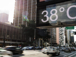 Fotografía de archivo de un termómetro meteorológico en la Avenida Paulista, en São Paulo (Brasil). EFE/ Isaac Fontana