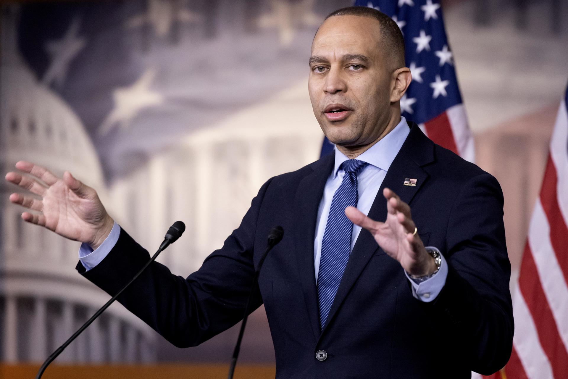 El líder de los demócratas en la Cámara de Representantes, Hakeem Jeffries. EFE/EPA/MICHAEL REYNOLDS
