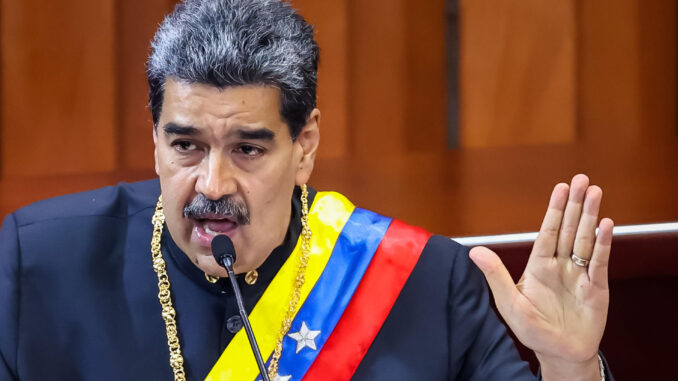 El presidente de Venezuela, Nicolás Maduro, pronuncia un discurso hoy, al inicio del año judicial en la sede del Tribunal Supremo de Justicia (TSJ), en Caracas (Venezuela). EFE/Miguel Gutiérrez
