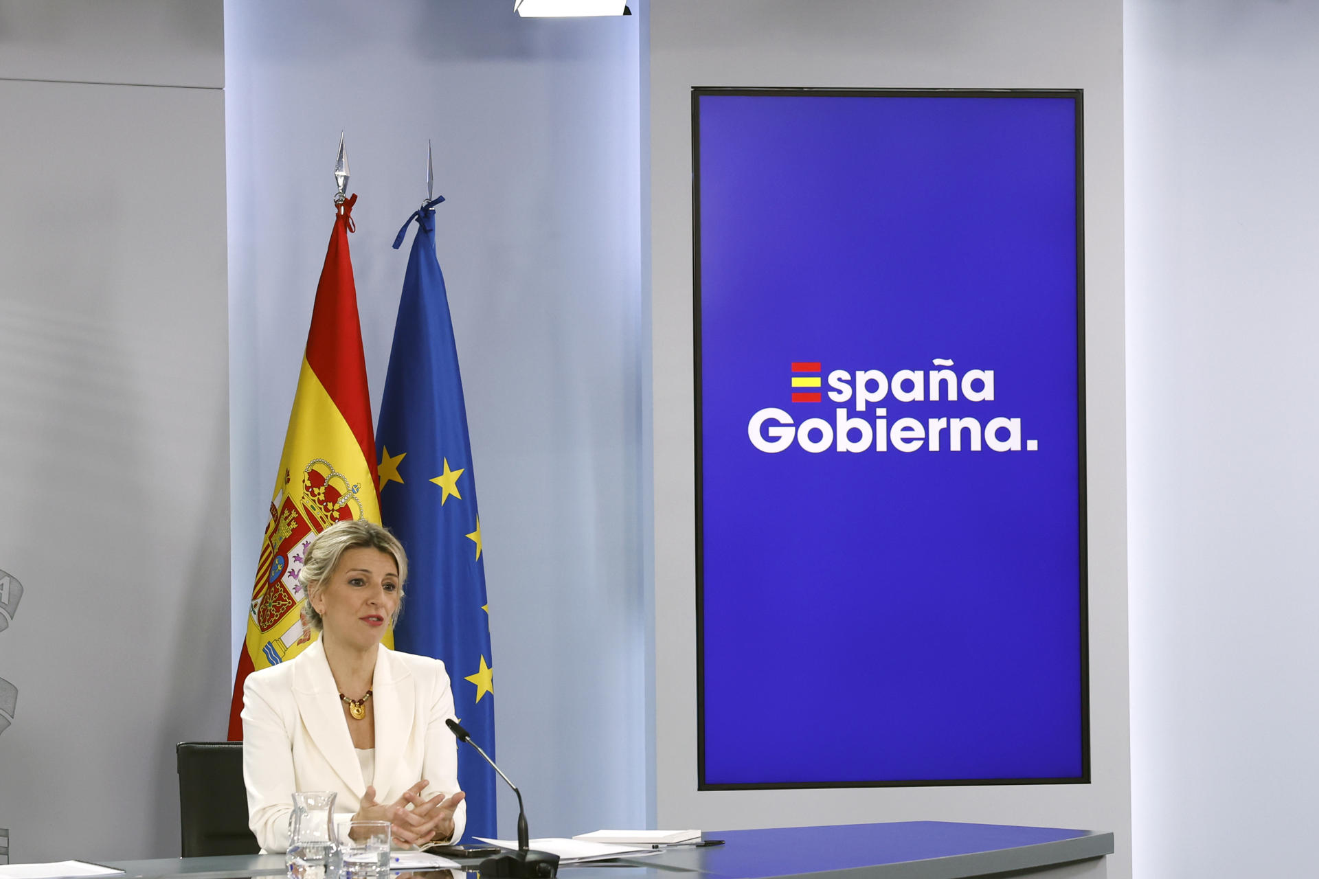 La vicepresidenta segunda y ministra de Trabajo y Economía Social, Yolanda Díaz, ofrece una rueda de prensa después de la reunión del consejo de ministros este martes en Madrid. EFE/ J.J. Guillén
