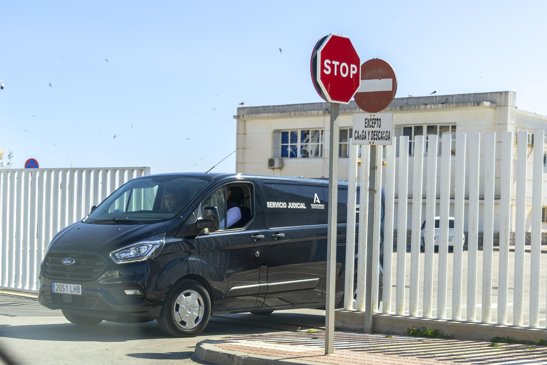 Localizado el cadáver de un hombre que desapareció en Vélez-Málaga  cuando hacía padelsurf. EFE/ Álvaro Cabrera
