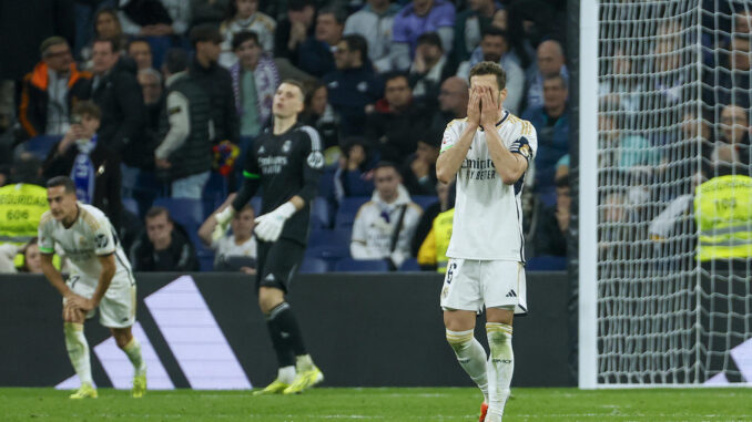 El defensa del Real Madrid Nacho Fernández, al término del partido de LaLiga de fútbol que Real Madrid y Atlético de Madrid disputaron el pasado domingo. EFE/Juanjo Martín
