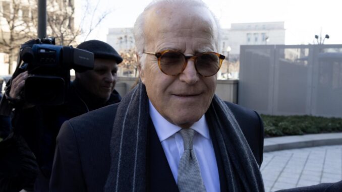 James Biden, hermano del presidente de EE.UU., Joe Biden, llega para una audiencia a puerta cerrada ante el Congreso estadounidense en el edificio de oficinas de la Casa O'Neill, en Washington, este 21 de febrero de 2024. EFE/EPA/Michael Reynolds
