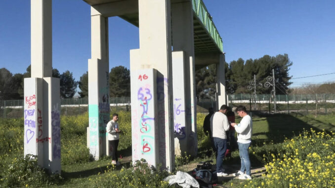 Vista del exterior de la estación de metro de los Espartales. EFE
