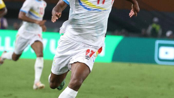 El congoleño Cedric Bakambu, durante el encuentro ante Sudáfrica, por el tercer puesto de la Copa África. EFE/EPA/LEGNAN KOULA
