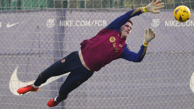 El portero del FC Barcelona Marc-André ter Stegen durante un entrenamiento en una imagen de archivo. EFE/Alejandro García
