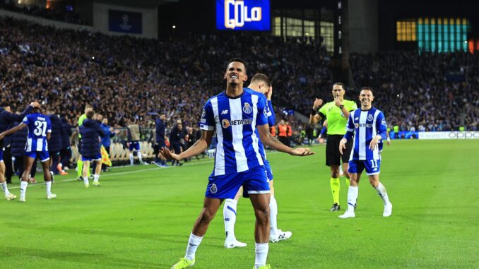 El jugador del FC Porto Wenderson Galeno celebra el 1-0 durante el partido de la UEFA Champions League que ha jugado FC Porto y Arsenal FC, e Do Dragao, Oporto, Portugal. EFE/EPA/ESTELA SILVA
