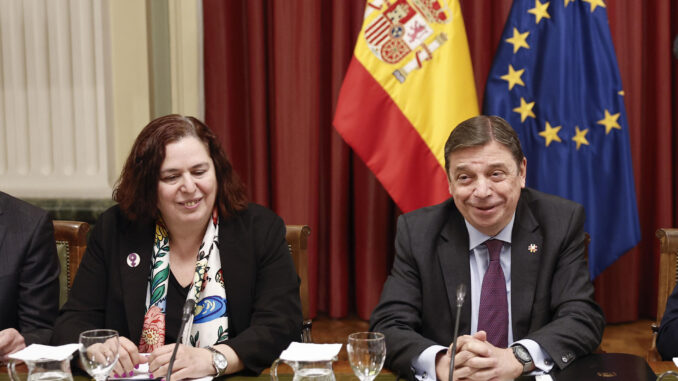 MADRID, 28/02/2024.-El ministro de Agricultura, Pesca y Alimentación, Luis Planas se reúne con las organizaciones agrarias Asaja, COAG y UPA para abordar las decisiones adoptadas este lunes en el Consejo de Ministros de Agricultura de la UE, mientras los agricultores catalanes prolongan hasta el jueves sus protestas.EFE/ Sergio Perez
