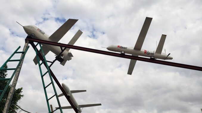 Foto archivo, falsos drones. EFE/EPA/YAHYA ARHAB
