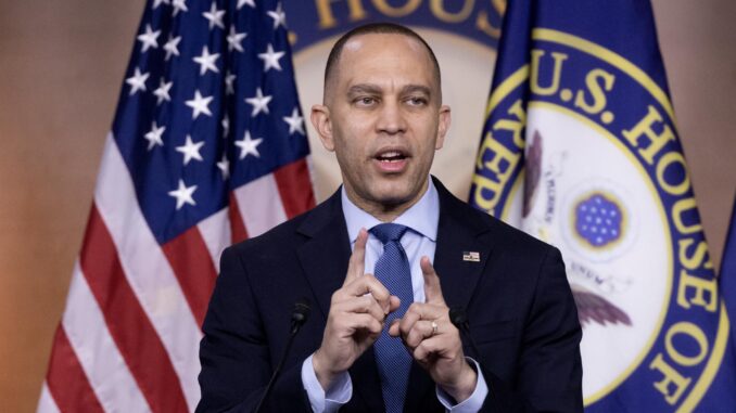 El líder de los demócratas en la Cámara de Representantes, Hakeem Jeffries. EFE/EPA/MICHAEL REYNOLDS
