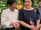 Imagen de Archivo de la ex primera dama filipina Imelda Marcos con su hijo Bongbong Marcos, actual presidente del país.
 EFE/EPA/FRANCIS R. MALASIG