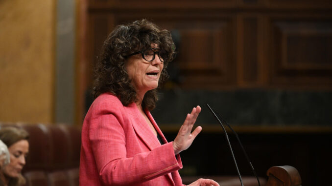 La diputada de ERC Teresa Jordà interviene durante el pleno del Congreso este martes. EFE/Fernando Villar
