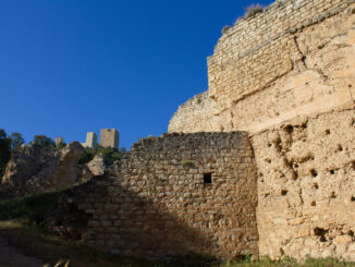 La muralla norte de Jaén, un Bien de Interés Cultural (BIC), aguarda aún la restauración completa de sus lienzos para poder salir de la Lista Roja de Patrimonio por su frágil estado de conservación. EFE/Ginés Donaire