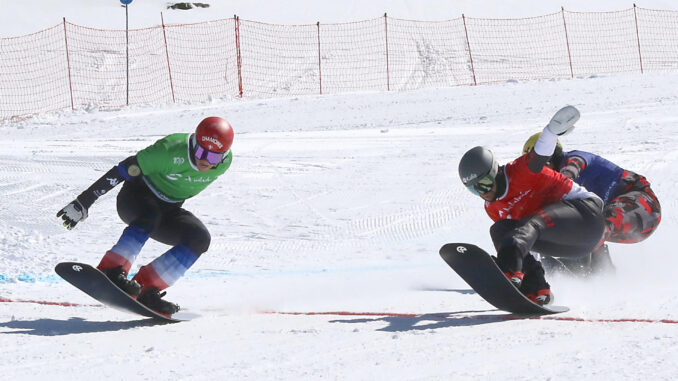 GRANADA (SIERRA NEVADA), 03/03/2024.-El francés Merlin Surget se hace con el triunfo en la final masculina de la segunda prueba de la Copa del Mundo de Snowboard cross, este domingo en Sierra Nevada. EFE. Pepe Torres.
