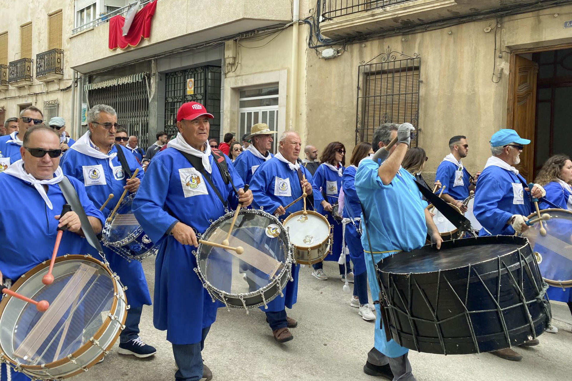 Tobarra, un pueblo de Albacete que no llega a los 8.000 habitantes, obviará la recomendación de cambiar la hora para mantenerse fiel a la tradición de tocar el tambor, sin pausa, durante 104 horas seguidas, como ocurre cada año en Semana Santa. EFE/Dolores Carcelén
